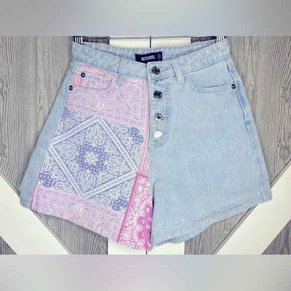 🎉HP 🎉B5.5 Missguided Patchwork Denim light wash Jean shorts 2 - Picture 1 of 6